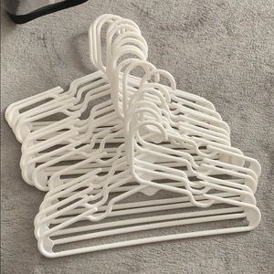 17 SMALL WHITE HANGERS